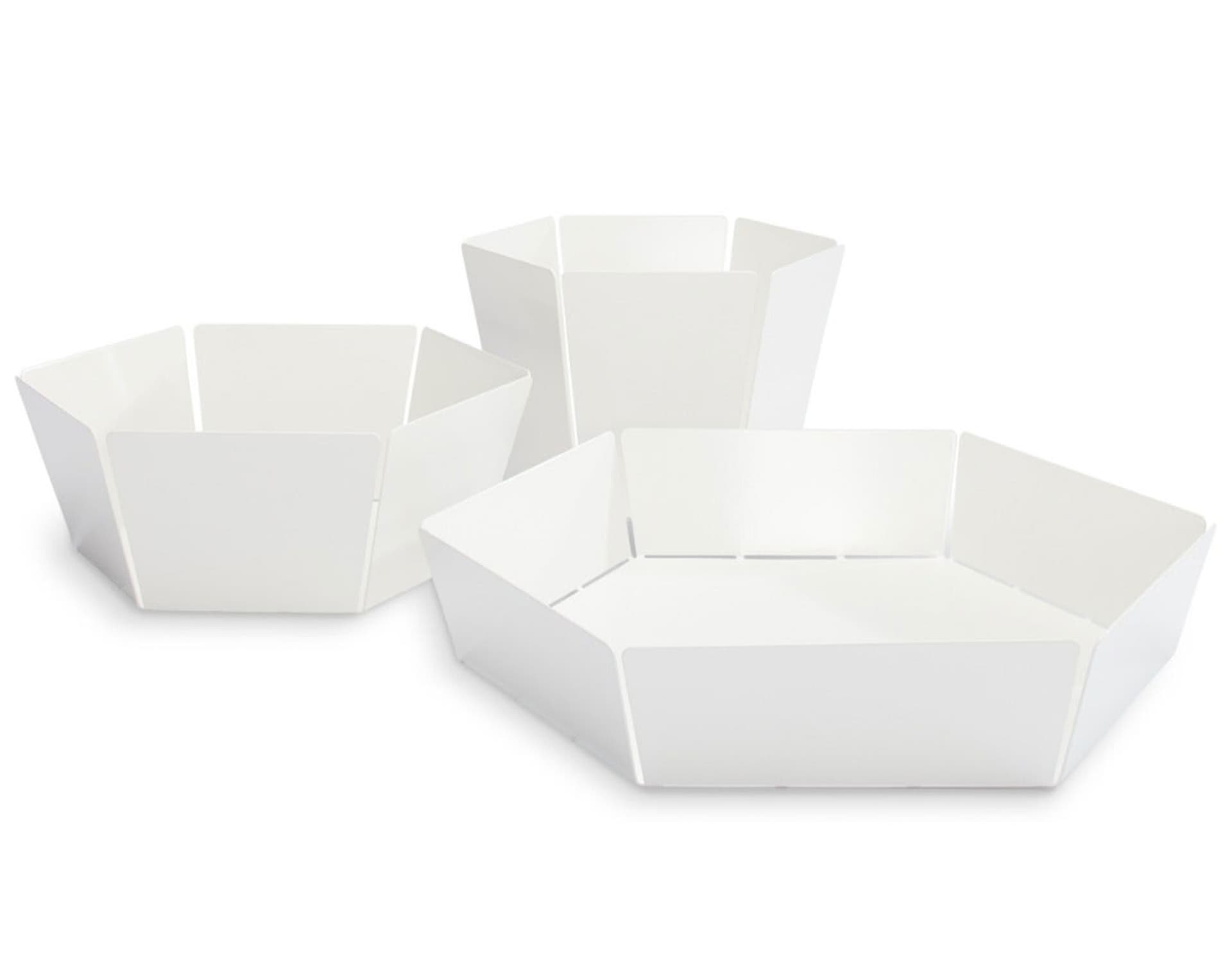 2d:3d bowls / one of each size / white