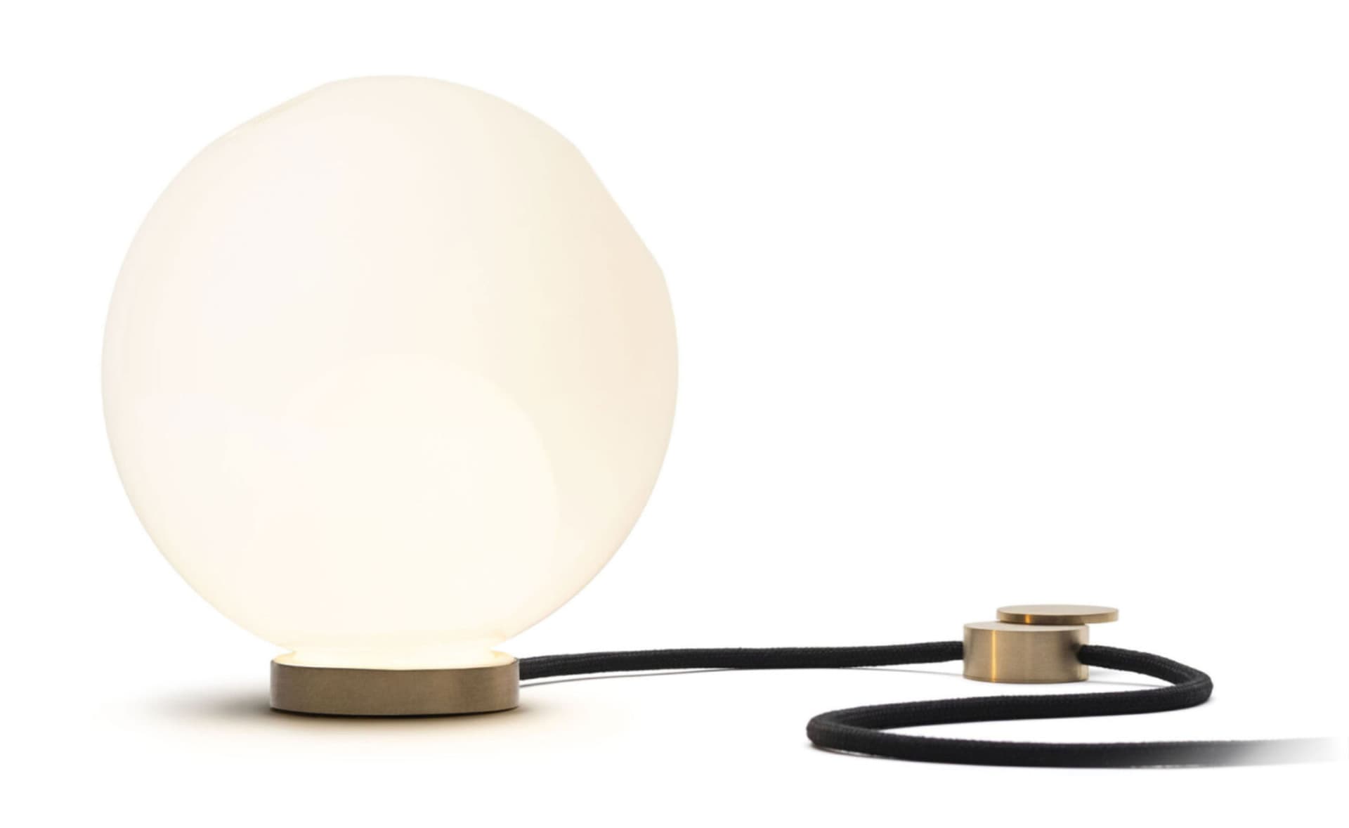 Bocci 28t Table Lamp / LED - 2500K / brass / opaque white 1