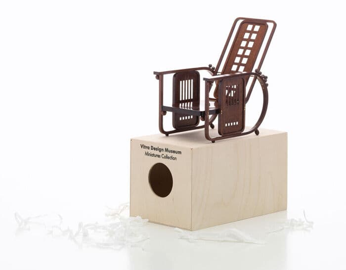 miniature sitting machine – thumbnail image #3