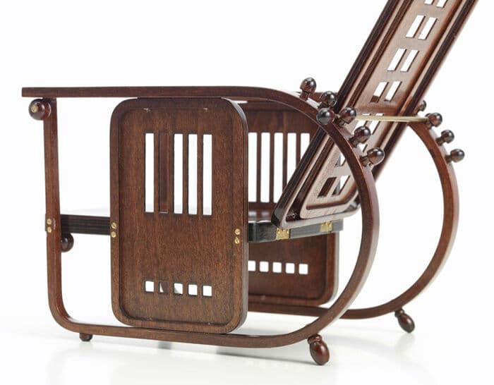 miniature sitting machine – thumbnail image #2